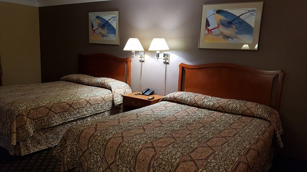 Faulds Motel Sarnia Bagian luar foto